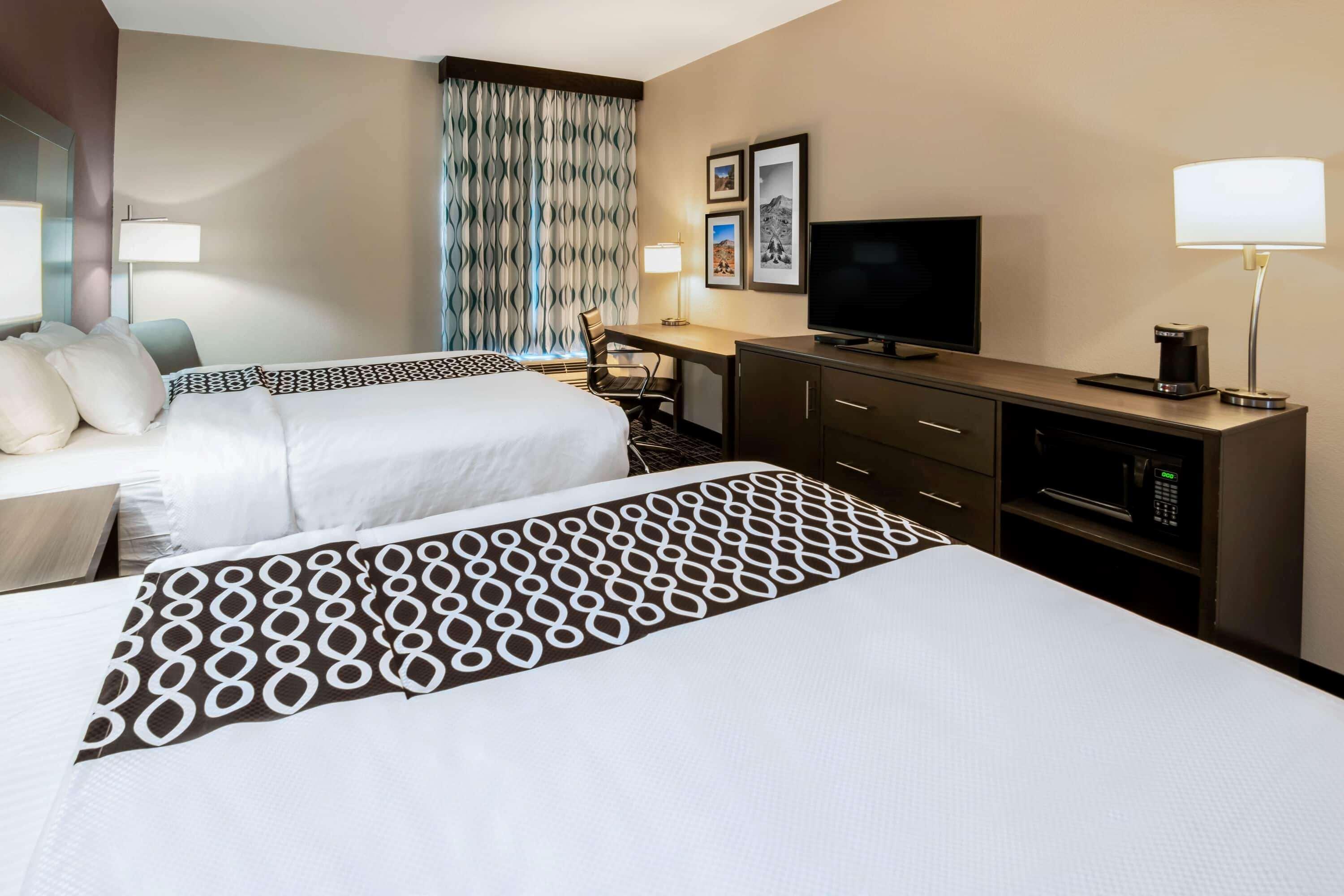 La Quinta By Wyndham Pampa Hotel Exterior photo