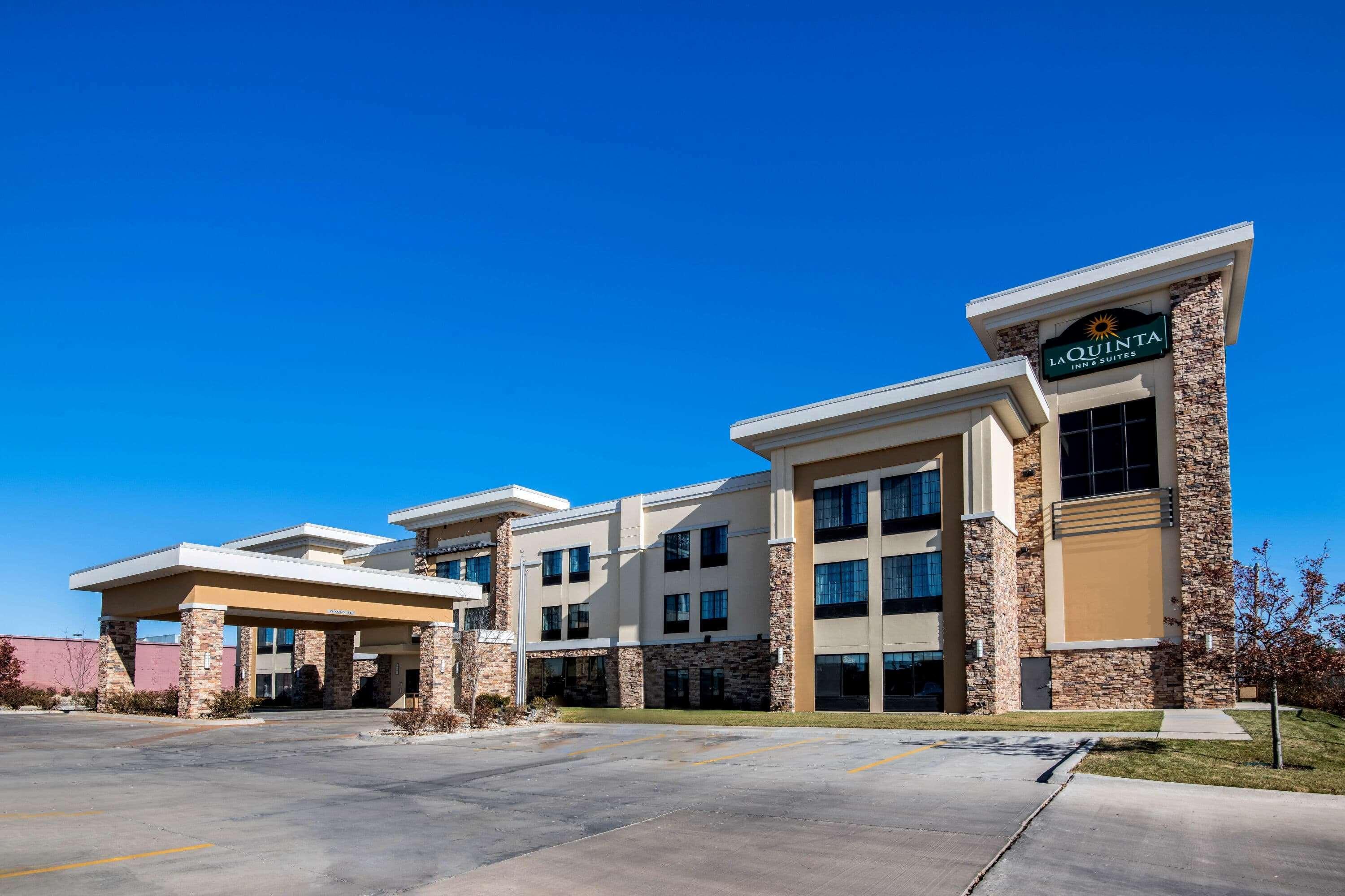 La Quinta By Wyndham Pampa Hotel Exterior photo
